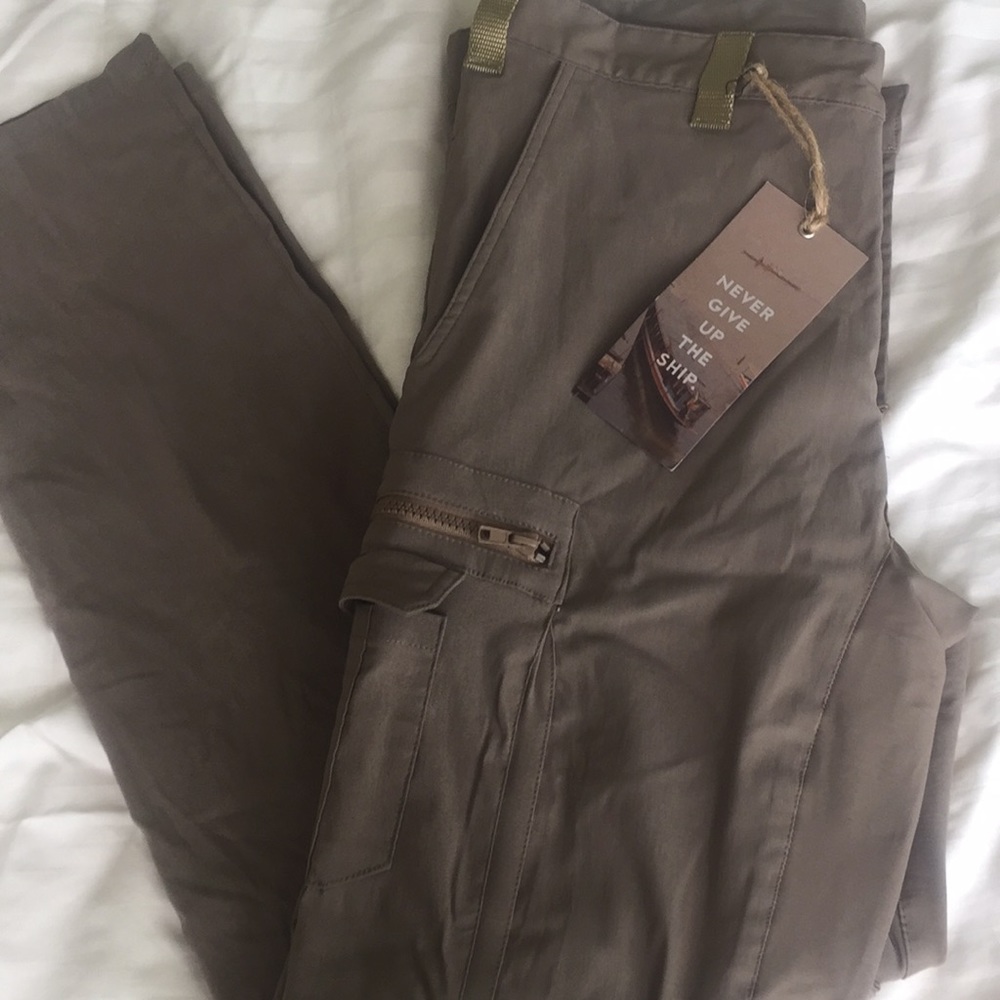 NWT Dolly Varden Khaki Cargo Pants Medium